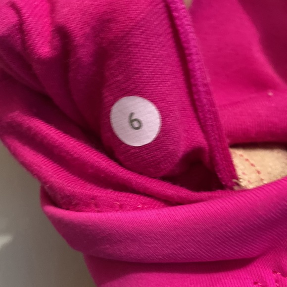 Lululemon Run Back On Track Tank. Size 6 - Picture 5 of 5